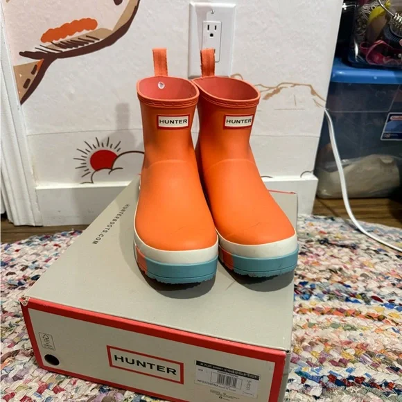 NEW Hunter Vibrant Orange Boots with Blue Accents - Picture 3 of 5